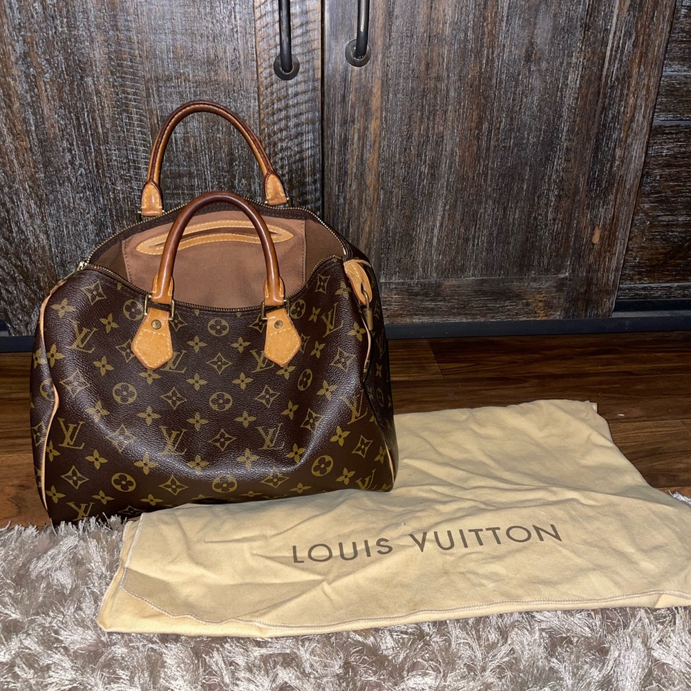 Authentic Louis Vuitton Monogram Speedy 30